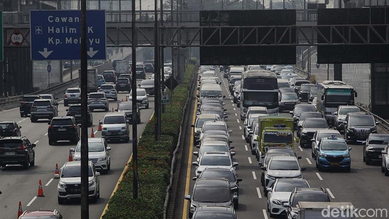 Senin Pagi, Kepadatan Lalu Lintas Melanda Sejumlah Tol Arah Jakarta Senin Pagi, Kepadatan Lalu Lintas Melanda Sejumlah Tol Arah Jakarta