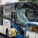 Sopir TransJ Tertidur, Bus Tabrakan di Jalur Langit Koridor 13 Jakarta Selatan