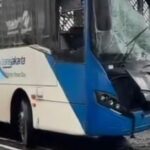 Tabrakan Adu Banteng TransJ di Koridor 13 Cipulir, 23 Penumpang Terluka, 2 Patah Tulang