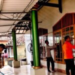 Polres Kepulauan Seribu Gelar Aksi Bersih-Bersih Masjid Dukung Program Bang Jasri