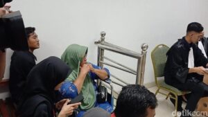 Nenek Fandi ABK Terdakwa Sabu 2 Ton Minta Bantuan Presiden Prabowo untuk Bebaskan Cucu