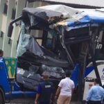 Dua Sopir TransJ Adu Banteng di Jalur Langit Cipulir, Terancam 1 Tahun Penjara