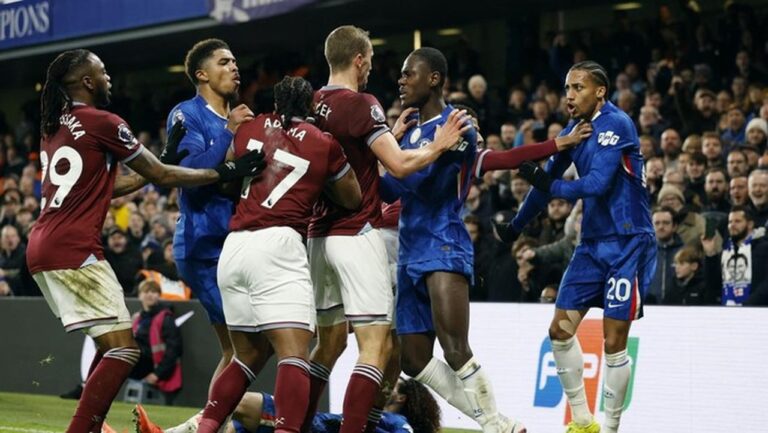 Drama Chelsea vs West Ham: Adama Traore Picu Keributan, Todibo Kartu Merah Drama Chelsea vs West Ham: Adama Traore Picu Keributan, Todibo Kartu Merah