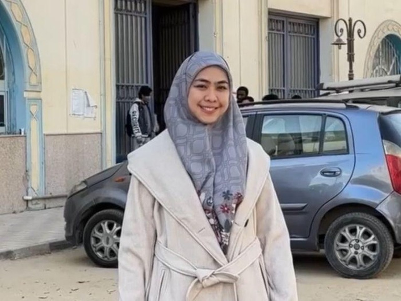 Oki Setiana Dewi: ‘Manusia Udara’ Lintas Benua Demi Kuliah dan Keluarga Oki Setiana Dewi: ‘Manusia Udara’ Lintas Benua Demi Kuliah dan Keluarga