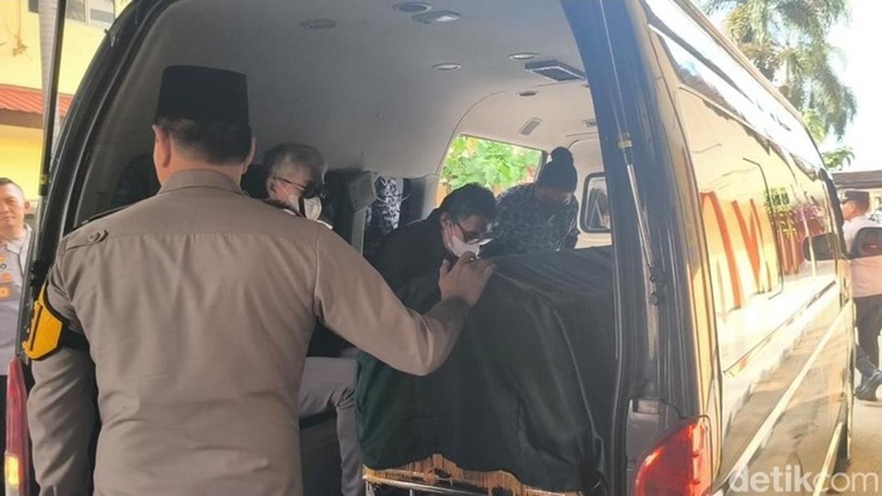 Jenazah Eyang Meri Hoegeng Diberangkatkan ke Rumah Duka di Depok Setelah Meninggal Dunia