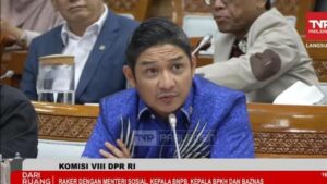 Momen Pasha ‘Ungu’ Nyanyikan Lagu Noah Saat Rapat Komisi VIII DPR Bahas Bencana