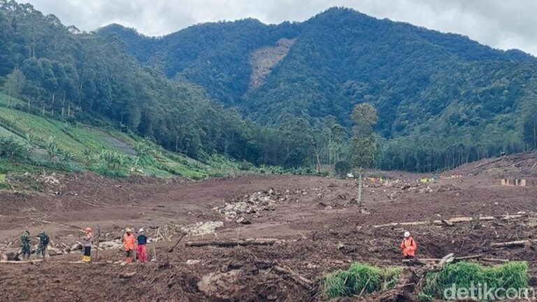 BNPB: 6 Korban Longsor Cisarua, Termasuk Anggota Militer, Masih dalam Pencarian
