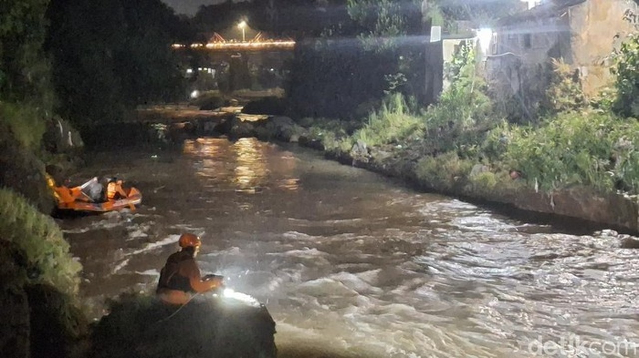 Bocah 8 Tahun Hanyut Terbawa Arus Sungai Cisadane Bogor Saat Berenang Sore Bocah 8 Tahun Hanyut Terbawa Arus Sungai Cisadane Bogor Saat Berenang Sore