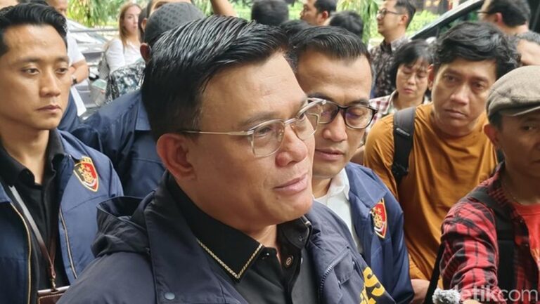 Komisaris Utama Narada Asset Management Jadi Tersangka Insider Trading, Sita Rp 207 Miliar Komisaris Utama Narada Asset Management Jadi Tersangka Insider Trading, Sita Rp 207 Miliar