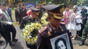 Jenazah Eyang Meri Hoegeng Tiba di Pemakaman Giri Tama Bogor untuk Dimakamkan