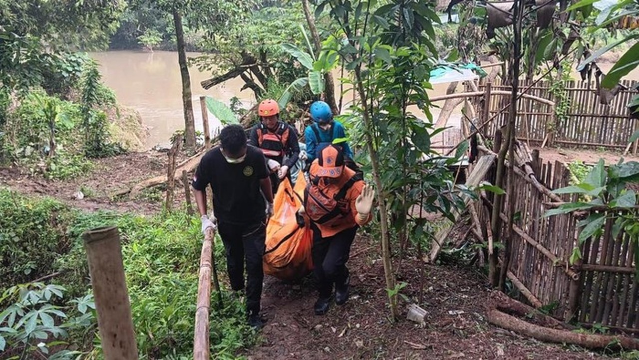 Pekerja Renovasi Jembatan di Bogor Jatuh ke Sungai, Ditemukan Meninggal Dunia