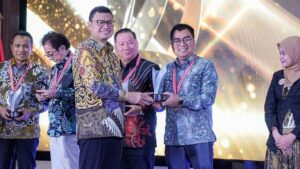 BPOM Anugerahi Nurhayati Subakat sebagai Pelopor Kosmetik Halal dan Aman untuk Rakyat Indonesia