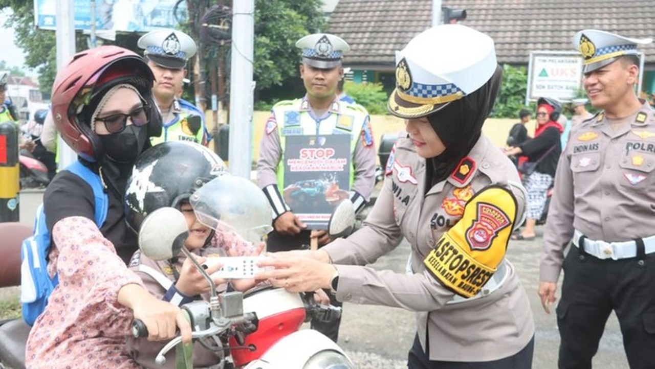 Operasi Keselamatan Maung 2026: Polantas Serang Beri Apresiasi Pengendara Tertib