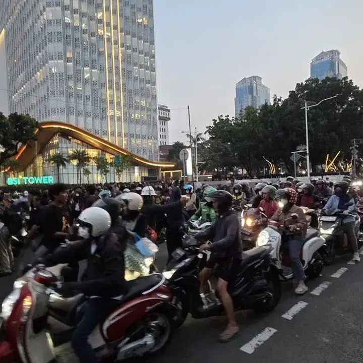 Aksi Mahasiswa di Medan Merdeka Selatan Usai, Arus Menuju Gambir Kembali Lancar