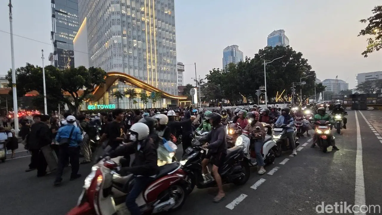 Aksi Mahasiswa di Medan Merdeka Selatan Usai, Arus Menuju Gambir Kembali Lancar