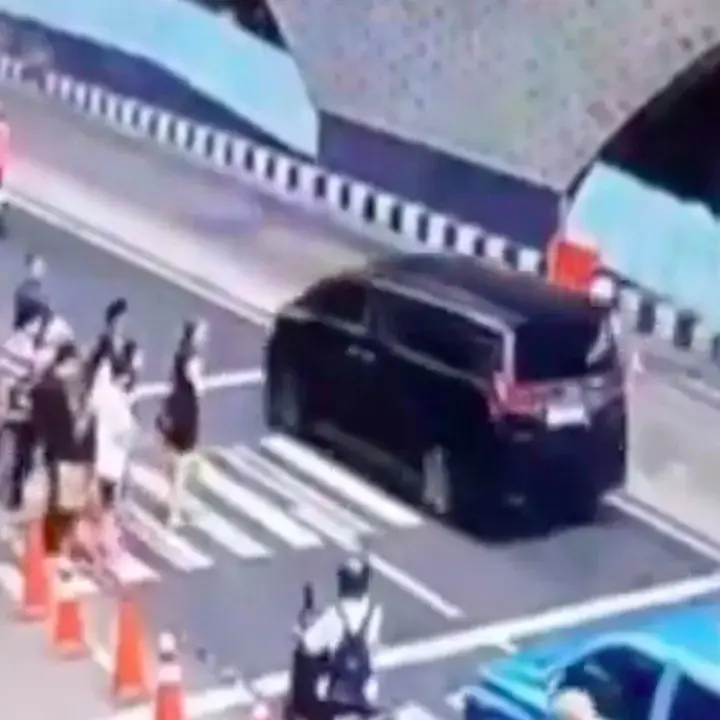 Alphard Terobos Lampu Merah Bundaran HI, Pengemudi Ditilang dan Pelat Nopol Didalami