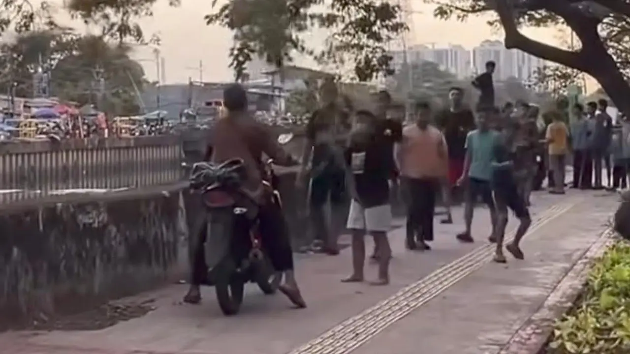 Anak-Anak Hadang Pemotor di Trotoar Daan Mogot, Polisi Rencanakan Pemasangan Pembatas