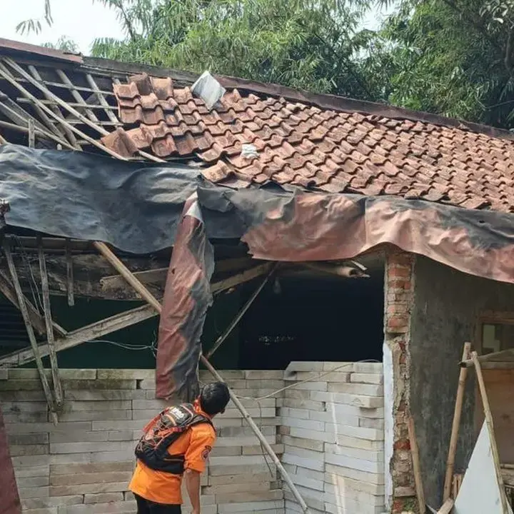 Angin Kencang Terjang Bogor, Sembilan Rumah Rusak dan Warga Terpaksa Mengungsi