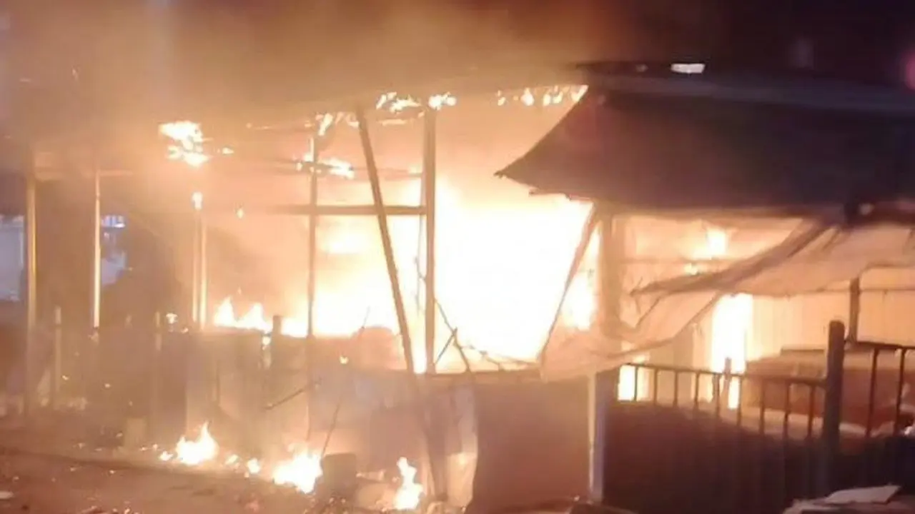 Api Lalap Ruko di Pasar Ciputat, Korsleting Listrik Diduga Jadi Pemicu