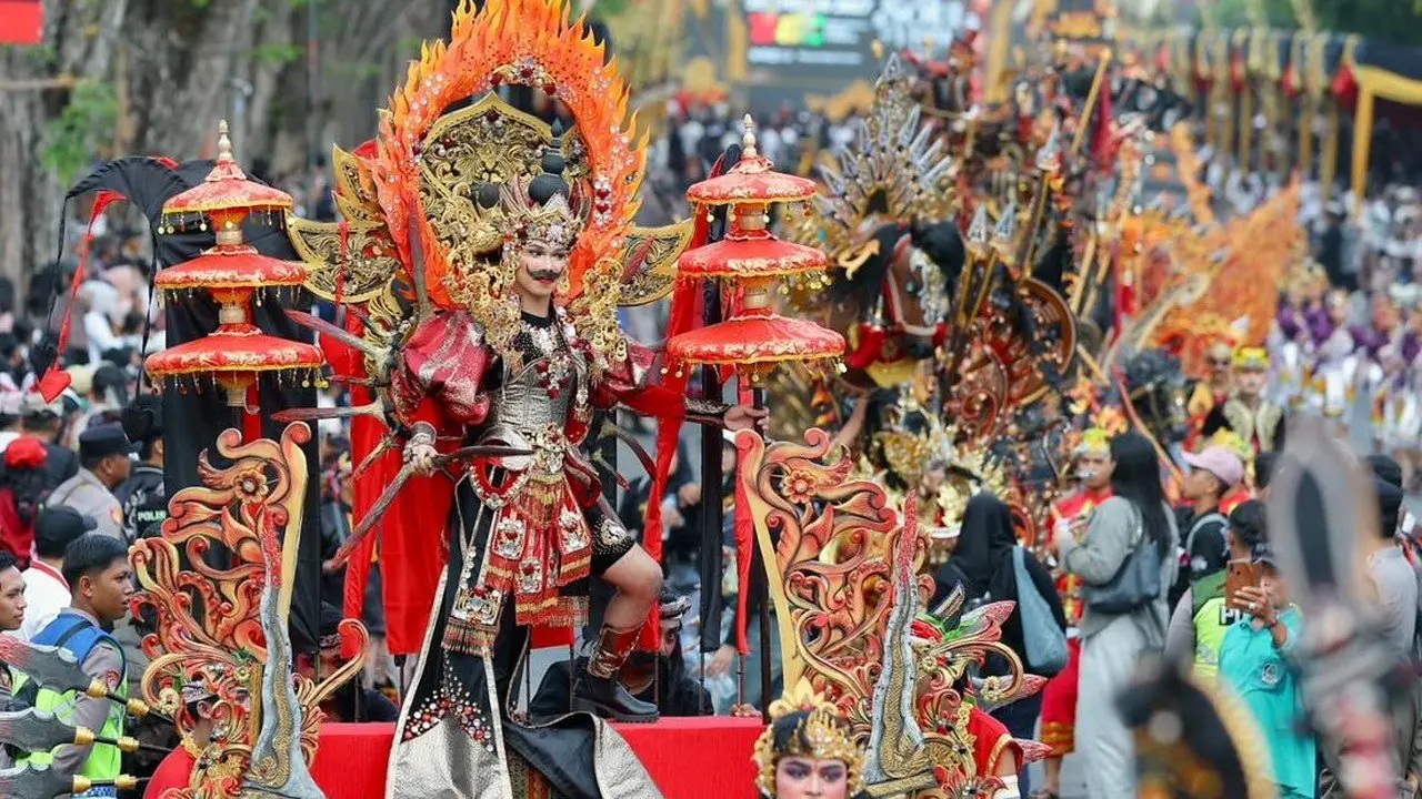 Banyuwangi Ethno Carnival ke-14: Budaya Lokal Mendunia Lewat "Perang Bayu"