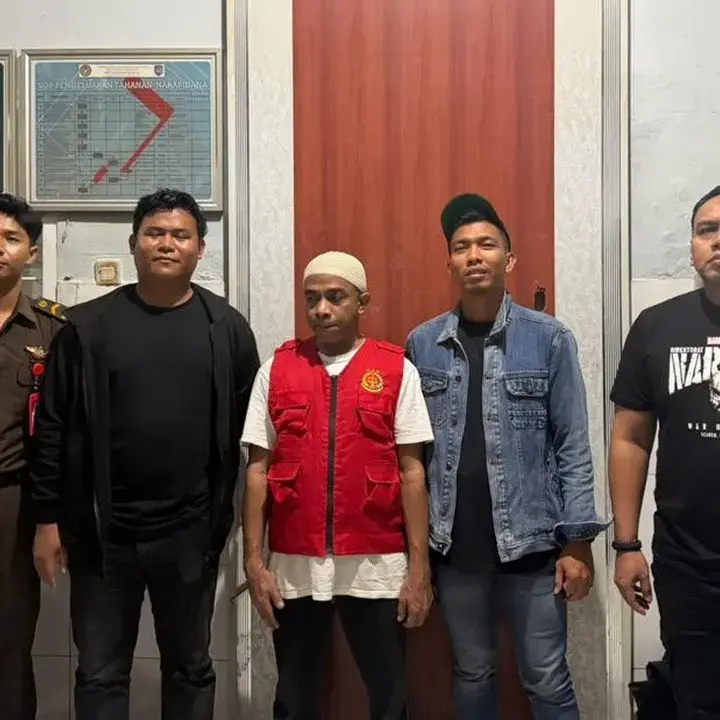 Bareskrim Serahkan Kurir Jaringan Ko Erwin Beserta Berkas ke Kejaksaan Negeri Bima