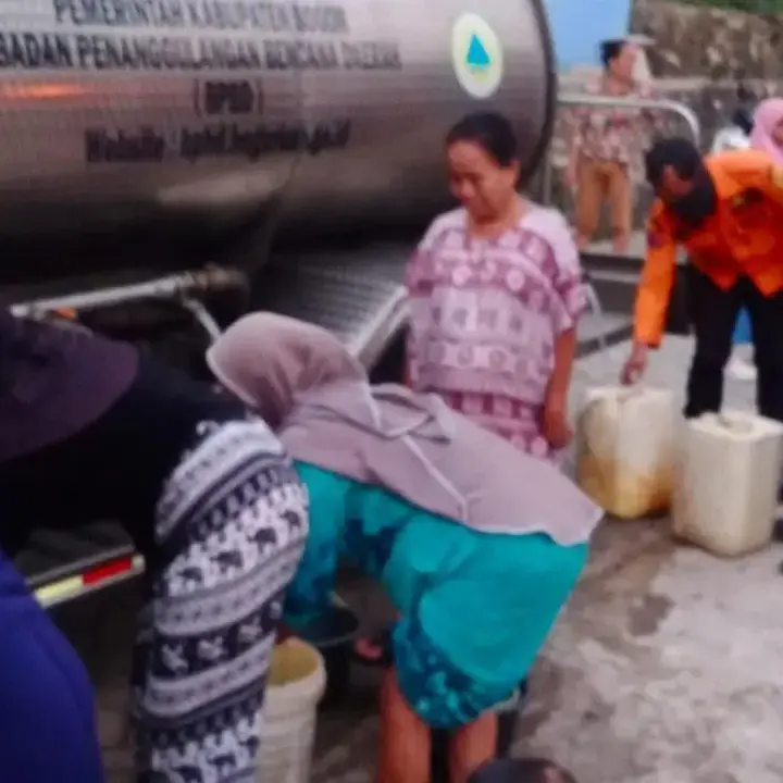 BPBD Salurkan 10 Ribu Liter Air Setelah 293 KK di Kalongliud Kehabisan Sumber Air