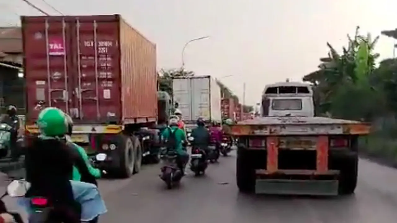Buffer Zone Disiapkan Atasi Kemacetan Truk di Cakung-Cilincing