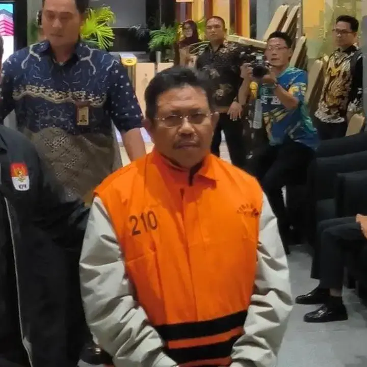 Bupati Lombok Barat Diamankan KPK, Kenakan Rompi Oranye
