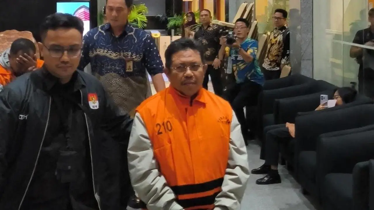 Bupati Lombok Barat Diamankan KPK, Kenakan Rompi Oranye
