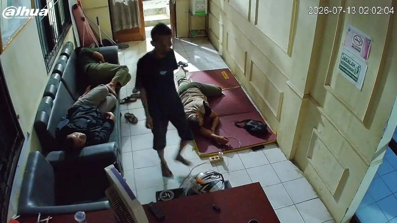 CCTV Rekam Pencurian HP di Mako Satpol PP Pandeglang Saat Petugas Tidur