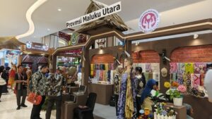 Dekranasda Dorong Inovasi: Batu Bacan Maluku Utara Jadi Bros dan Aksesori Modern