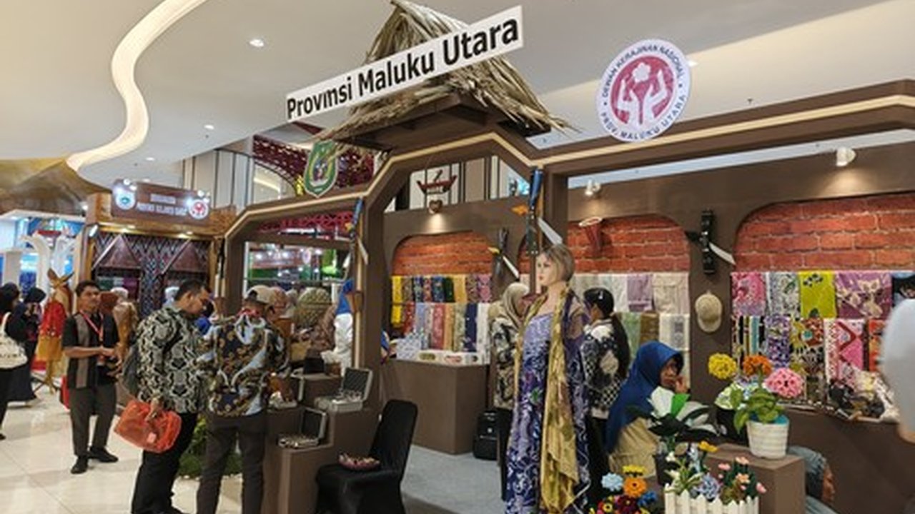 Dekranasda Dorong Inovasi: Batu Bacan Maluku Utara Jadi Bros dan Aksesori Modern