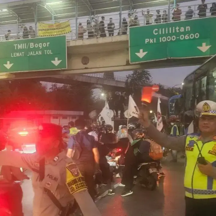 Demo Dekat UKI Jakarta Timur Selesai, Lalu Lintas Cawang Kembali Lancar