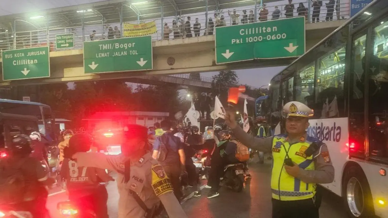 Demo Dekat UKI Jakarta Timur Selesai, Lalu Lintas Cawang Kembali Lancar