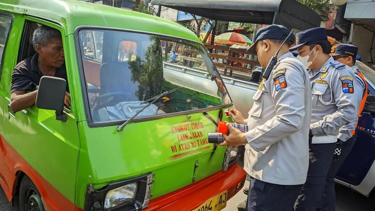 Dishub Bogor Akan Tindak Pengemudi Angkot yang Menghapus Stiker 'Angkot Tua'