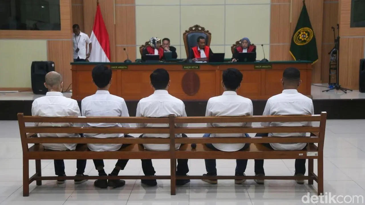 Divonis 10-13 Tahun Penjara, Tiga Aktor Intelektual Kasus Pembunuhan Kacab Bank Ilham Terbukti Bersalah