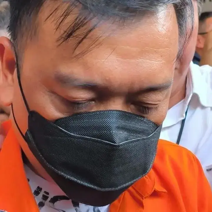 Don Ritto Dilimpahkan ke Kejagung, Bungkam Saat Ditanya Soal de’Clan dan Febrie