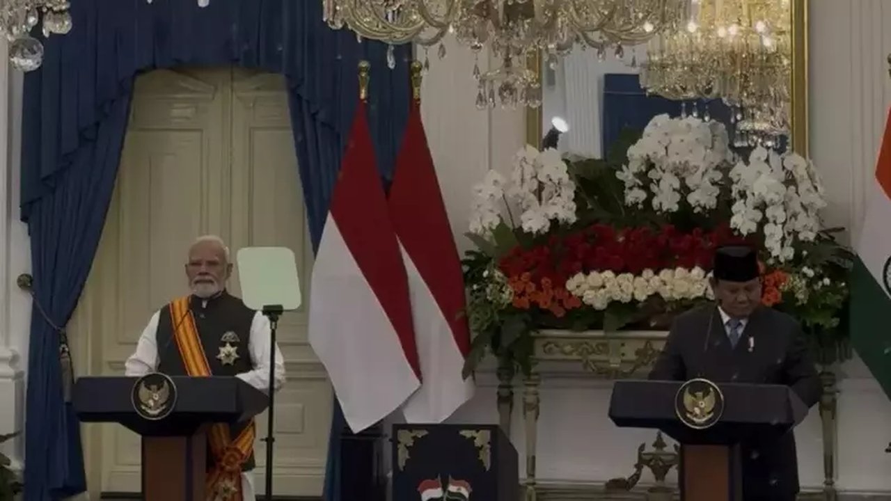 Prabowo Menganugerahkan Bintang Republik Indonesia Adipurna Kepada PM Narendra Modi