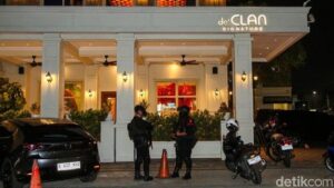 Polisi Geledah Kafe di Cipete: Barang Bukti Uang, Brankas, dan Emas Ditemukan