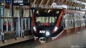 LRT Jabodebek Alami Gangguan, Penumpang Diminta Turun di Stasiun Cikunir 2