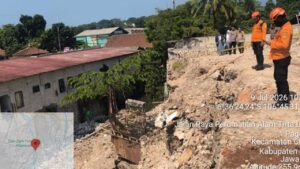 TPT Setinggi 11 Meter Longsor di Ciomas Bogor, Material Tutup Sebagian Aliran Kali Ciapus