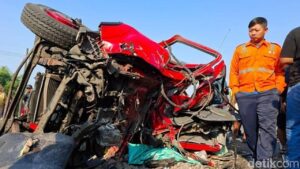Truk Boks Tertabrak KA Logawa di Nganjuk, Sopir Dilaporkan Tewas