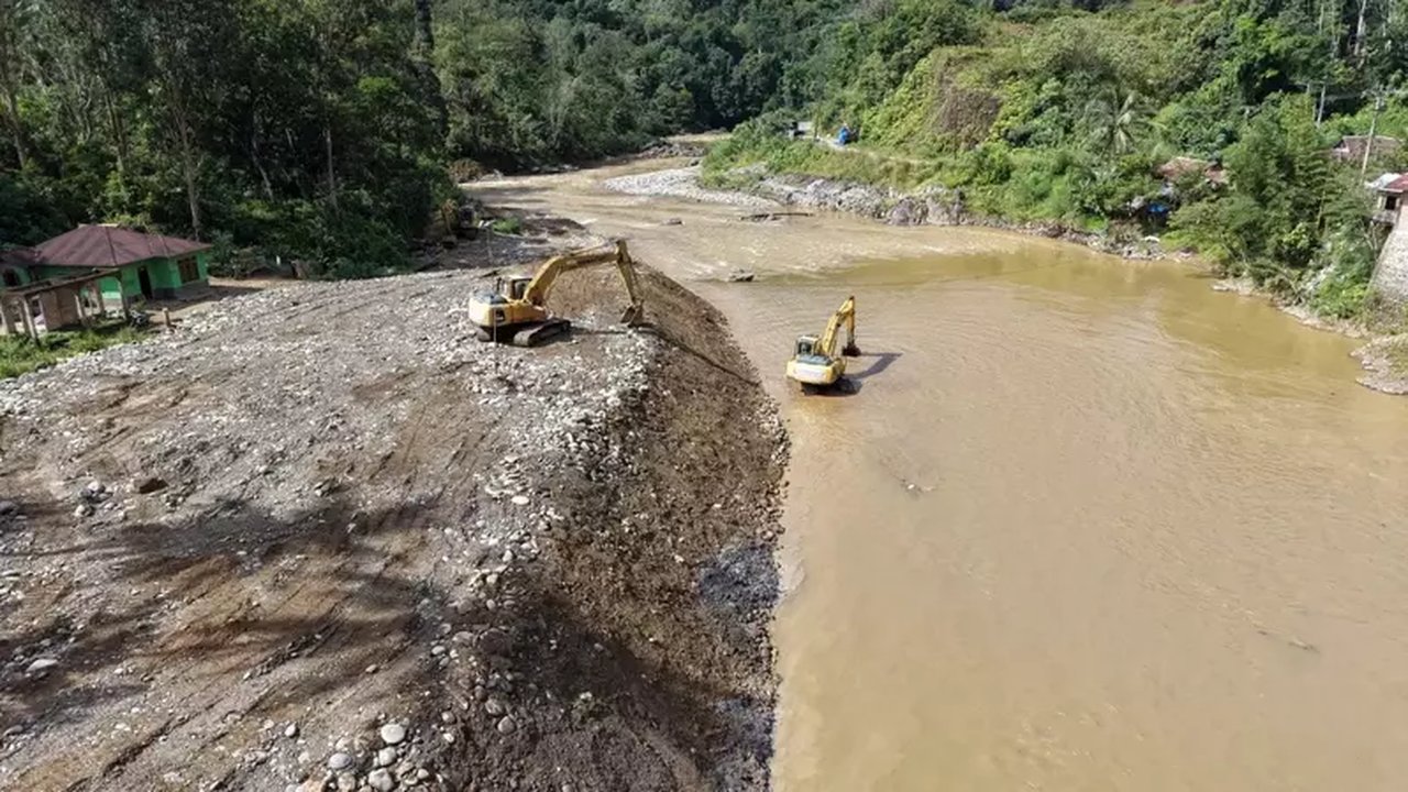Brantas Abipraya Pastikan Pemulihan Infrastruktur Pascabencana di Sumbar dan Sumut