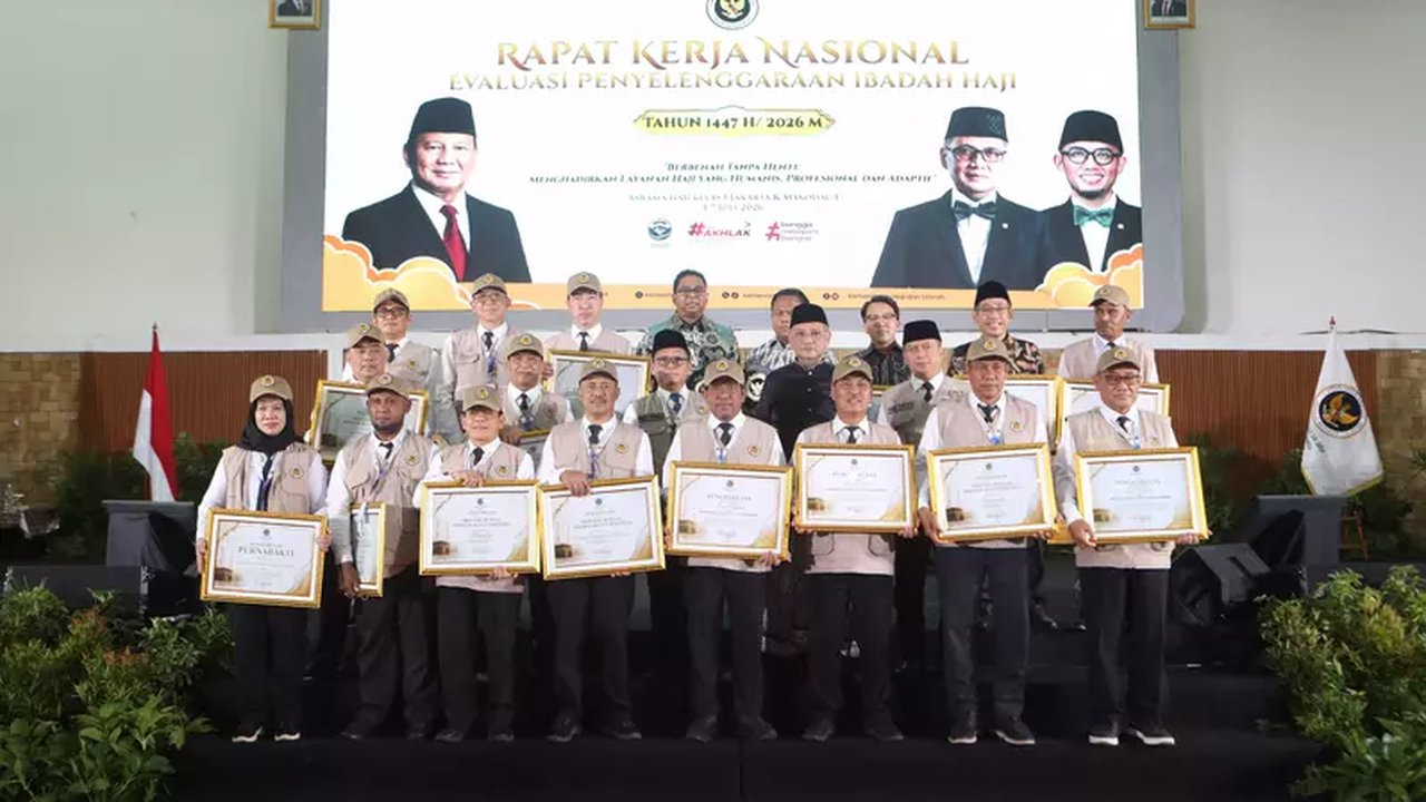 Menhaj Beri Penghargaan kepada Pihak Berkontribusi Dalam Penyelenggaraan Haji 1447 H