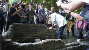 Sultan HB X Kunjungi Situs Bersejarah Sragen, Singgah Cuci Muka di Sendang Sumberan
