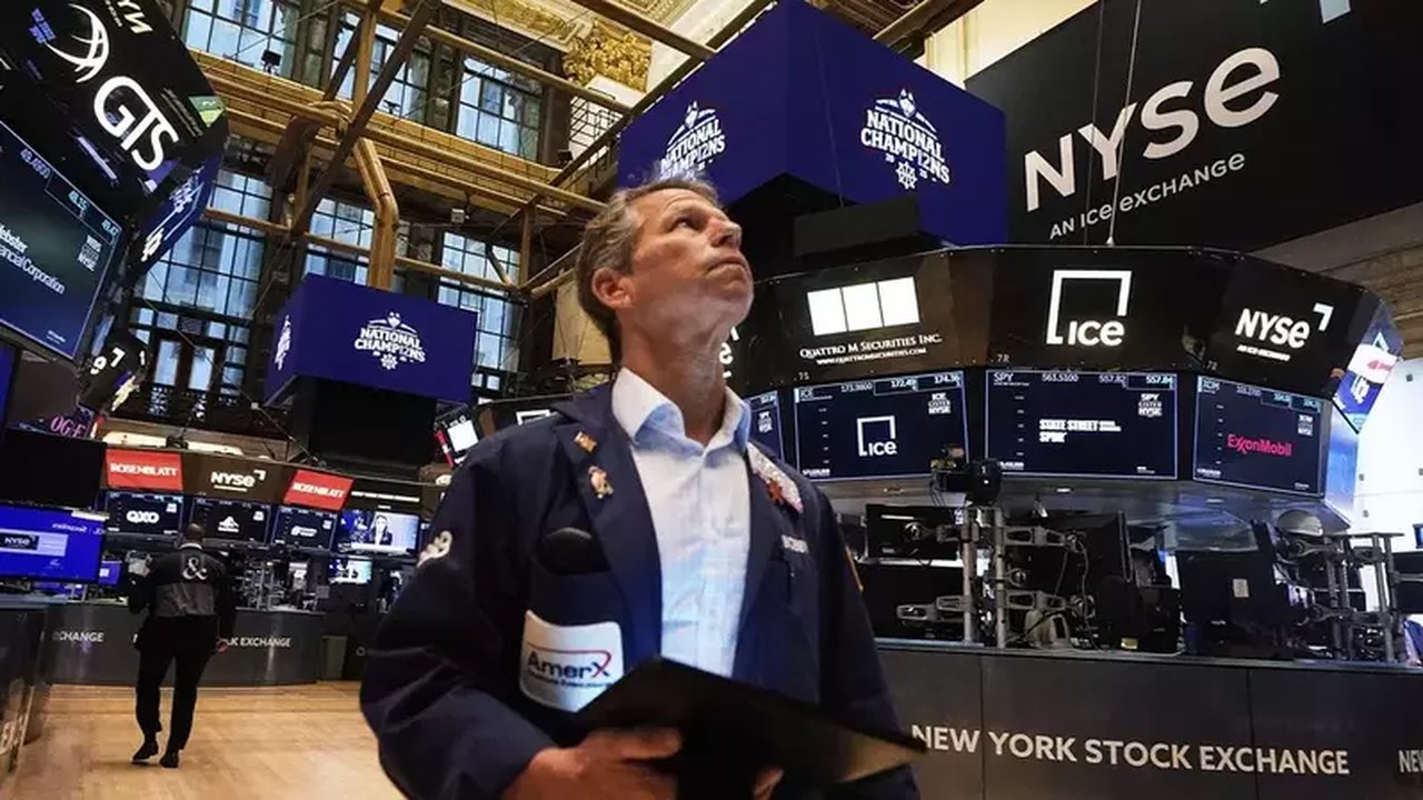 Wall Street Menguat Dipimpin Saham Semikonduktor Saat Harga Minyak Turun