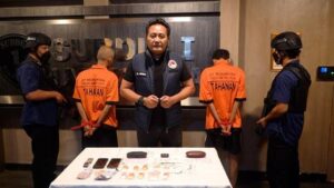 Polisi Tangkap Dua Pengedar di Kebon Jeruk, Sabu Disembunyikan di Kandang Burung