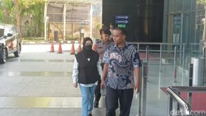 Bupati Sukoharjo Etik Suryani Diperiksa KPK Usai Terjaring OTT Pemerasan