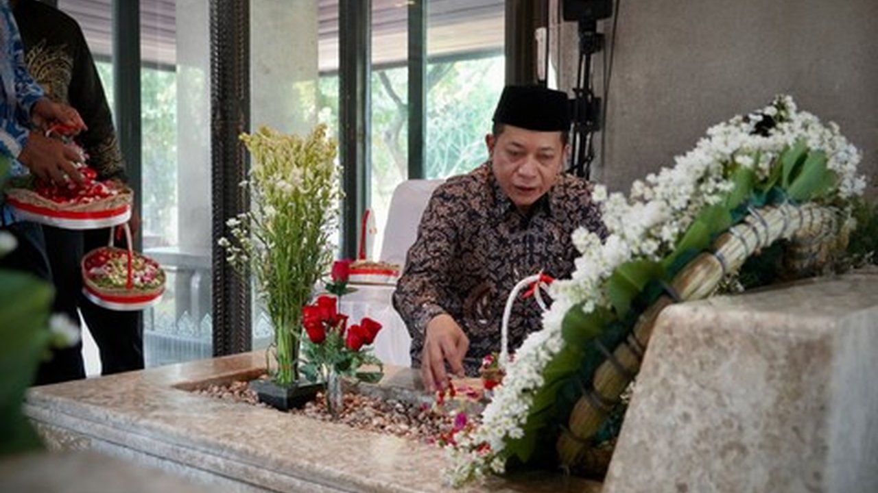 Menkop Ziarah ke Makam Bung Hatta Sebelum Puncak Harkopnas ke-79