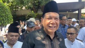 Chairul Tanjung Kenang Pelukan Terakhir Saat Melayat Rachmat Gobel